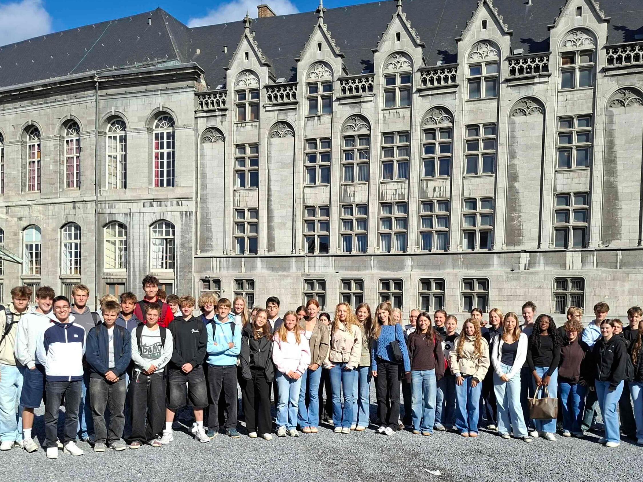 Gruppenfoto vor Gebäuden in Lüttich