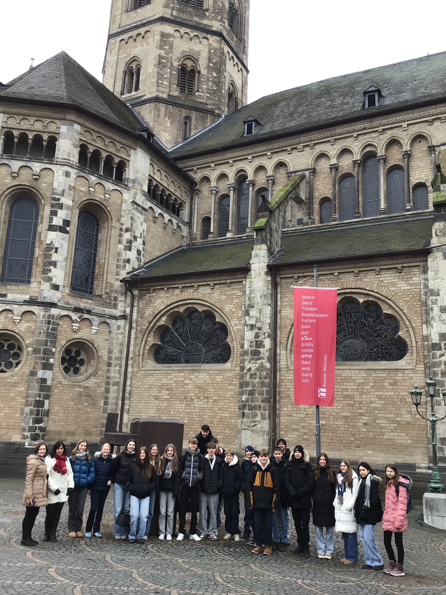 Gruppenbild vor dem Bonner Münster